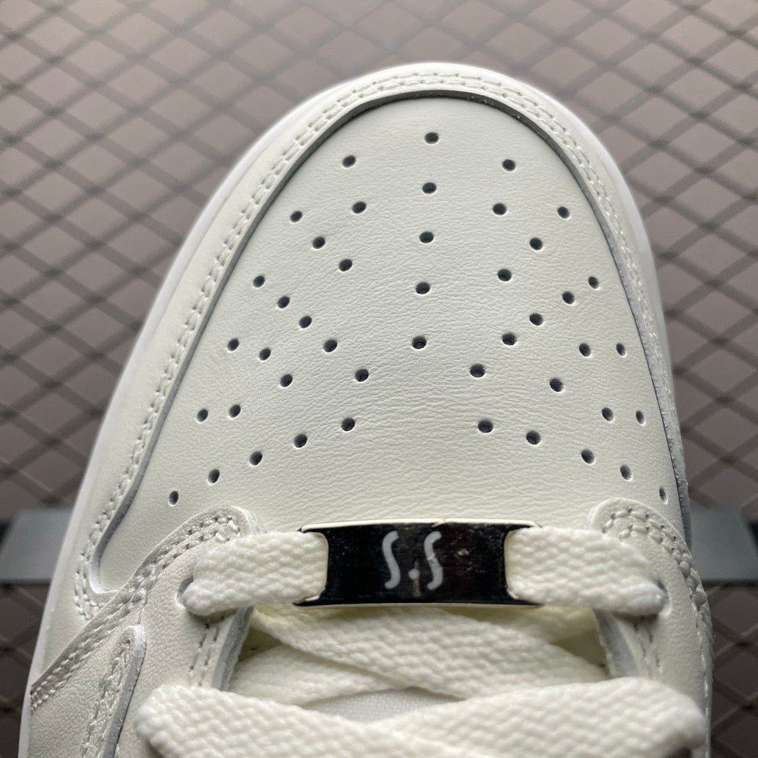 AJ1 Low Travis Scott x White Party