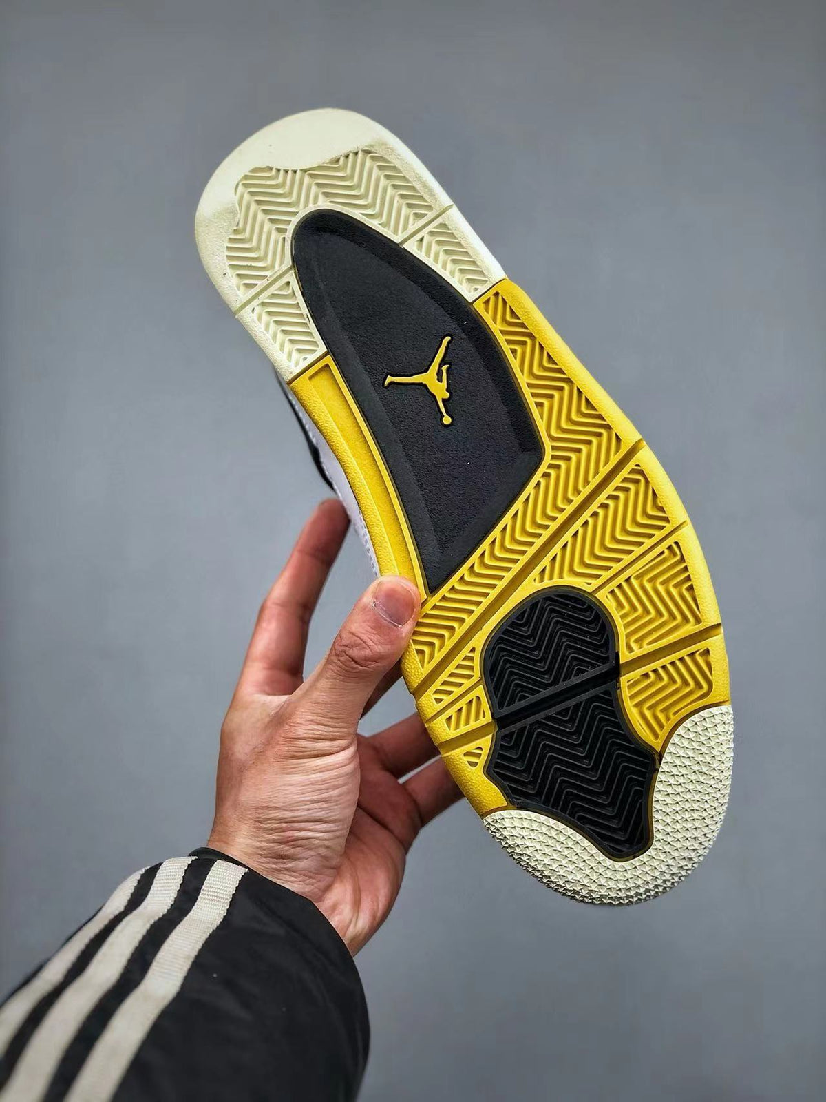 AJ4 Retro Vivid Sulfur