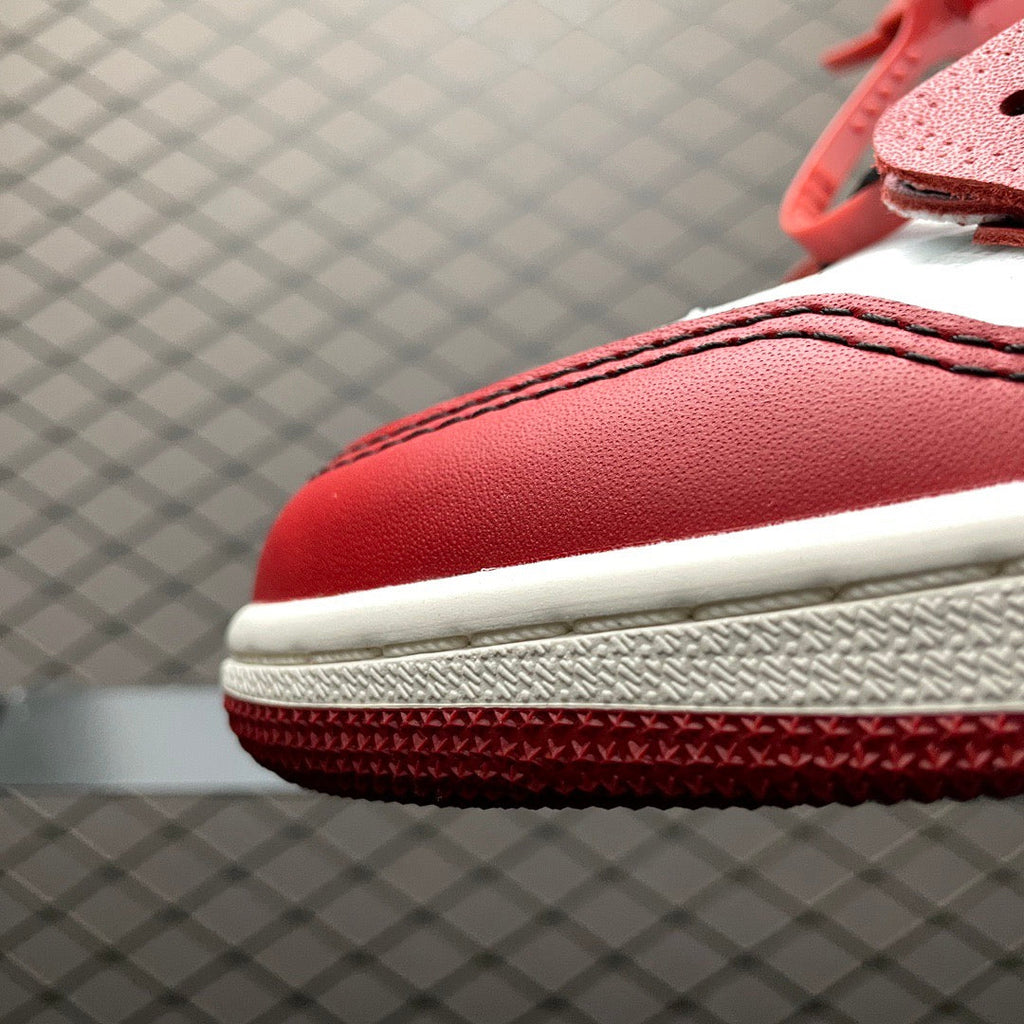 AJ1 X OW Chicago Red