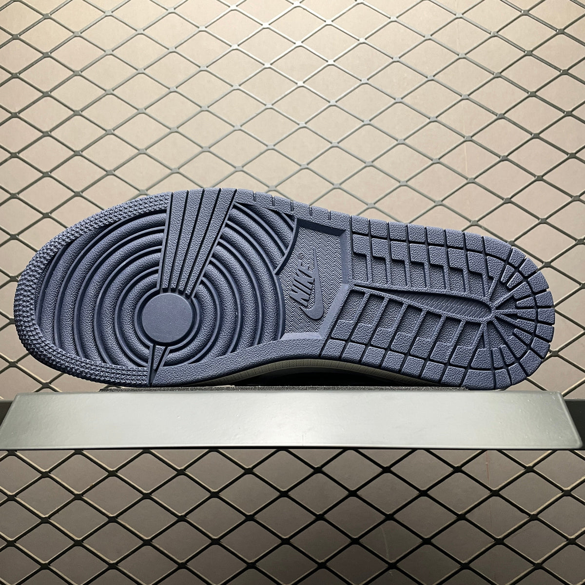 AJ1 Low Obsidian UNC