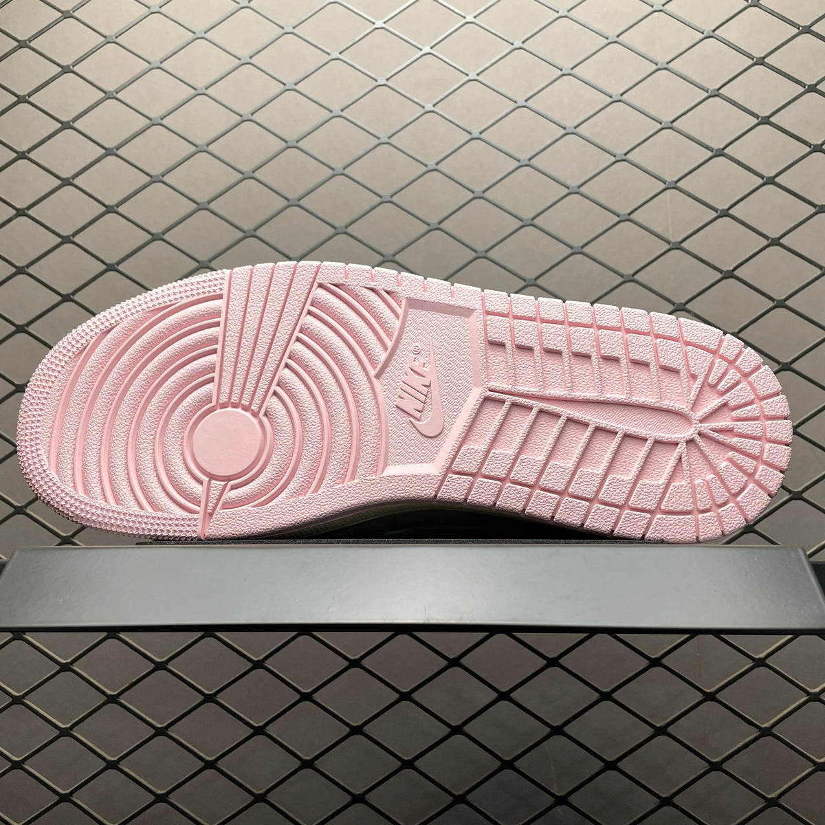 AJ1 Low Travis Scott Reverse Shy Pink