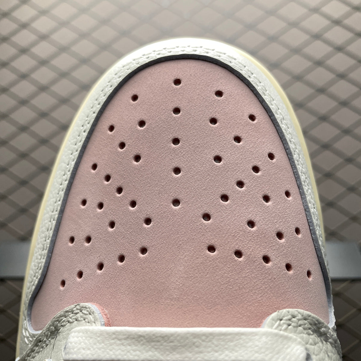 AJ1 Low Travis Scott Reverse Shy Pink